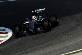 F1: Dehogy megy a Merci-főnök a Ferrarihoz