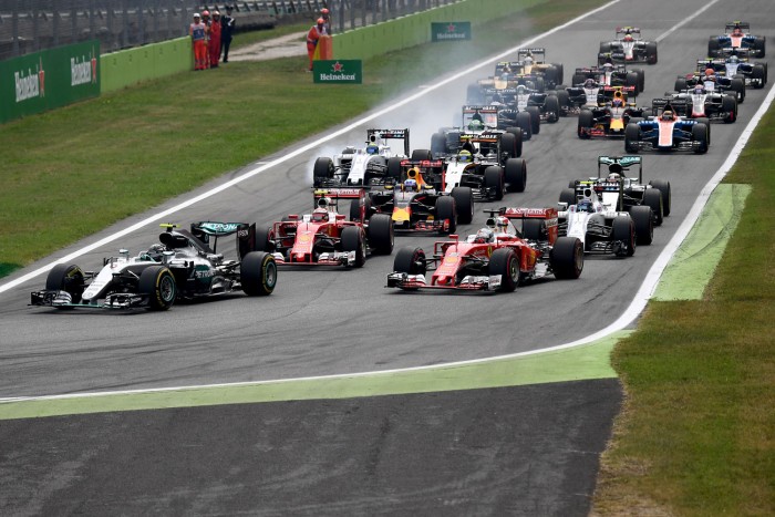 F1: Hamilton Rosbergnek adta a monzai győzelmet