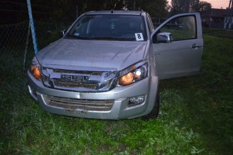 Lagziból hazafelé, ittasan, lopott autóval balesetezett