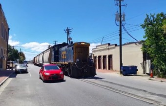 Hát, ez a vonat meg hogy kerül az útra?