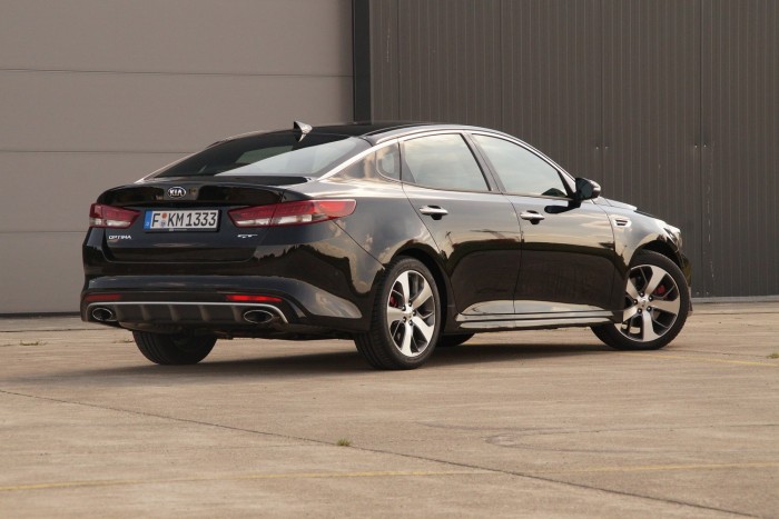 Nem csak Mondeo meg Passat van ám a világon! 7 A GT kapható kombikarosszériával is, a pratkikusabb kivitel túlsúlya csupán 25 kiló