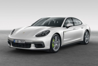 Visszatér a Porsche hibrid szedánja