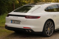 Érdekel, milyen a Panamera Turbo? Nézd meg a tajvani tévében! 76