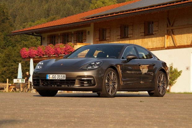 Érdekel, milyen a Panamera Turbo? Nézd meg a tajvani tévében! 9 Alpesi táj, muskátli, Panamera