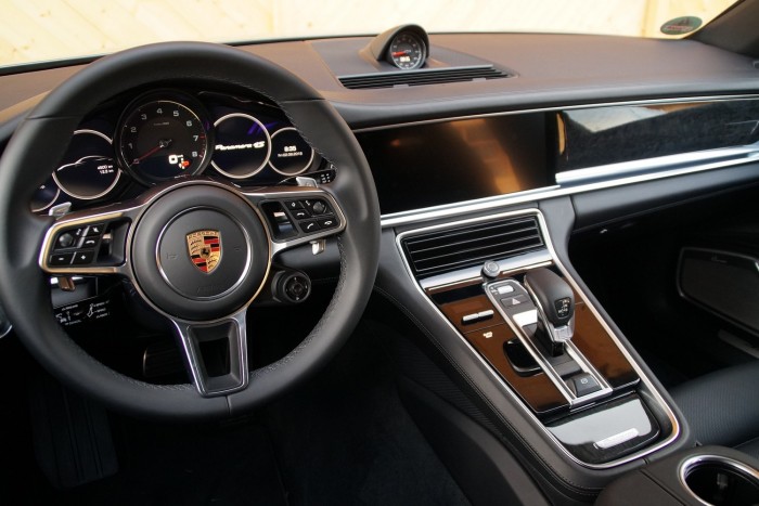 Érdekel, milyen a Panamera Turbo? Nézd meg a tajvani tévében! 141 Érdekel, milyen a Panamera Turbo? Nézd meg a tajvani tévében! 141