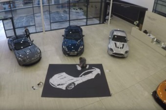 Papírból készült Aston Martin
