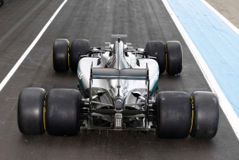 F1: A Mercedes is kipróbálta a 2017-es gumikat