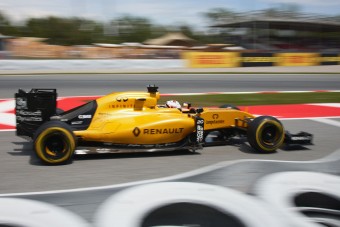 F1: Feszültség a Renault-nál, vezetésre van szükség