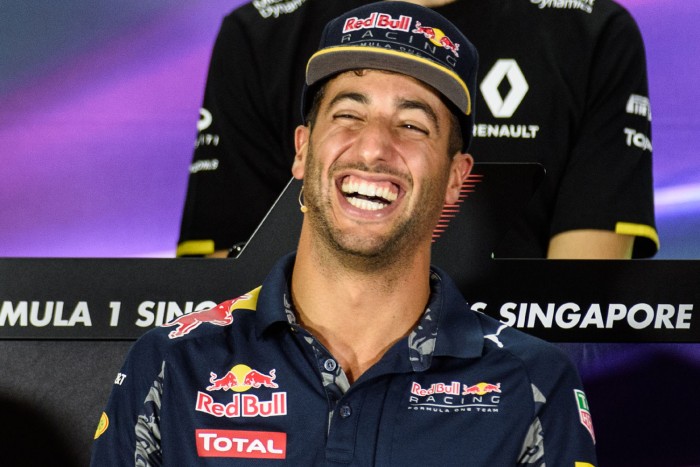 F1: Vettel légkondit akar a Ferrariba 4 | Vezess ricciardo_szingapur