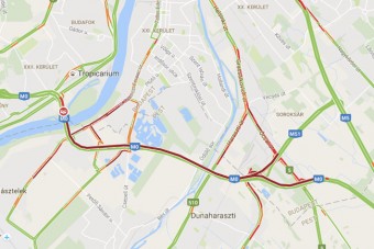 Kigyulladt egy kamion, gigadugó az M0-son