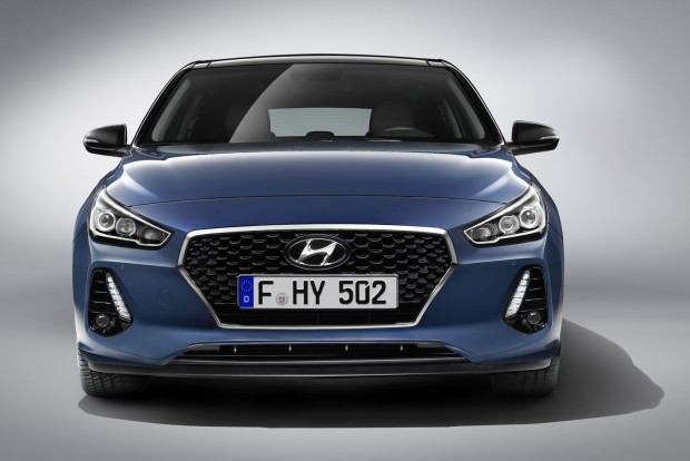 A Hyundai legyőzné a Toyotát 6 95, 110 és 136 lóerős dízelmotorokból illetve 100-120-140 lóerős benzinesekből áll a kínálat