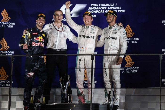 F1: Ricciardónak volt kínos Hamiltonék hallgatása