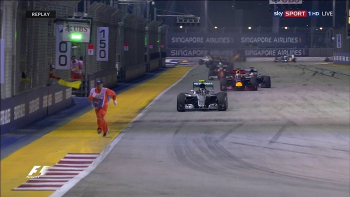 F1: Kivizsgálják, miért volt ember a pályán