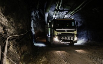 Önvezető teherautót tesztel a Volvo egy bányában 