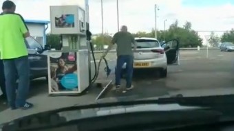 Ilyen amikor a benzinkúton üt be a cucc