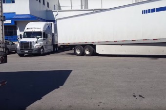 Világbajnok parkolás, nem hiszed el, hogy befér