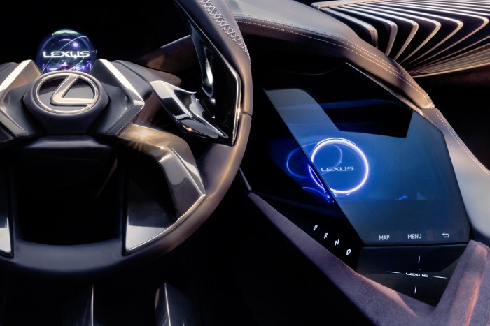 Hologramos műszerekkel ejt ámulatba a Lexus 1 | Vezess UX_12_loc_DH_2016_rgb__03