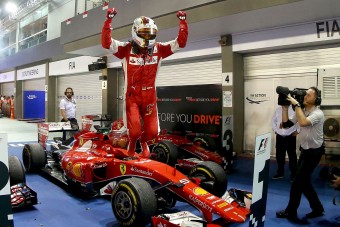Vettel: Győzni jöttem Szingapúrba