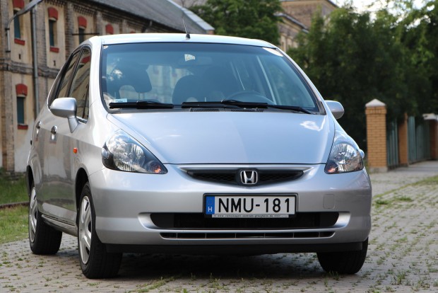 Mennyi pénzt visz el egy használt autó? 12 Komótos gyorsulása nem azt hozta, amit egy benzines Hondától várunk, de az 1,4-es Honda Jazz tényleg jó autó volt. Egy kolléganőnk vette meg
