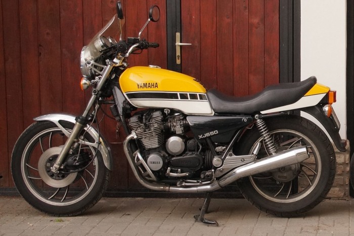 Mennyi pénzt visz el egy használt autó? 21 Statikus tárggyá vált a Yamaha XJ650, amelyre a Kádár-korszak rendőrmotorjai épültek