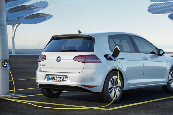 Gyorstöltő technológiát fejleszt a Volkswagen