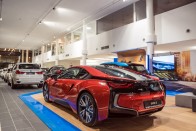 Gigantikus BMW-szalon nyílt Budapesten 8