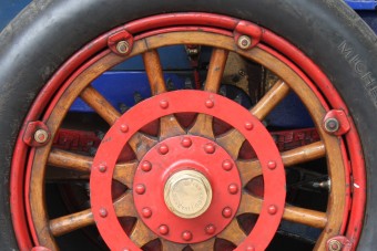 Visszatérhetnek a fakerekek az autóiparban (de nem úgy)