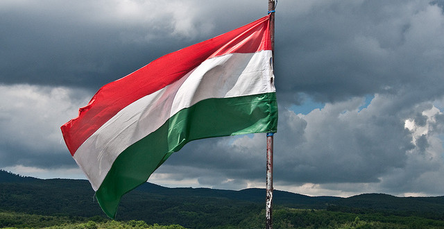 Megéri külföldön tankolni? Itt a válasz! 8 zaszlo