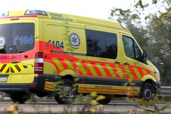 Mentőbe rongyolt egy autós a 47-es úton - videó