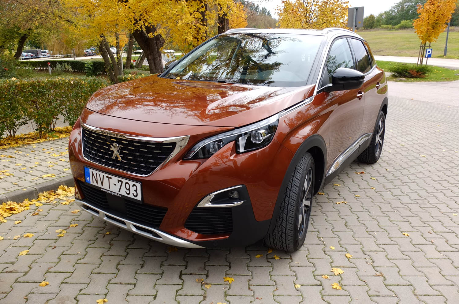 A nép SUV-ra vágyott, a Peugeot SUV-t gyártott 17