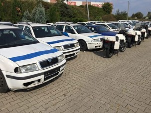 Olcsón árul autókat az állam