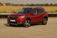 Nem frissebb, inkább komolyabb lett a Peugeot 2008 32