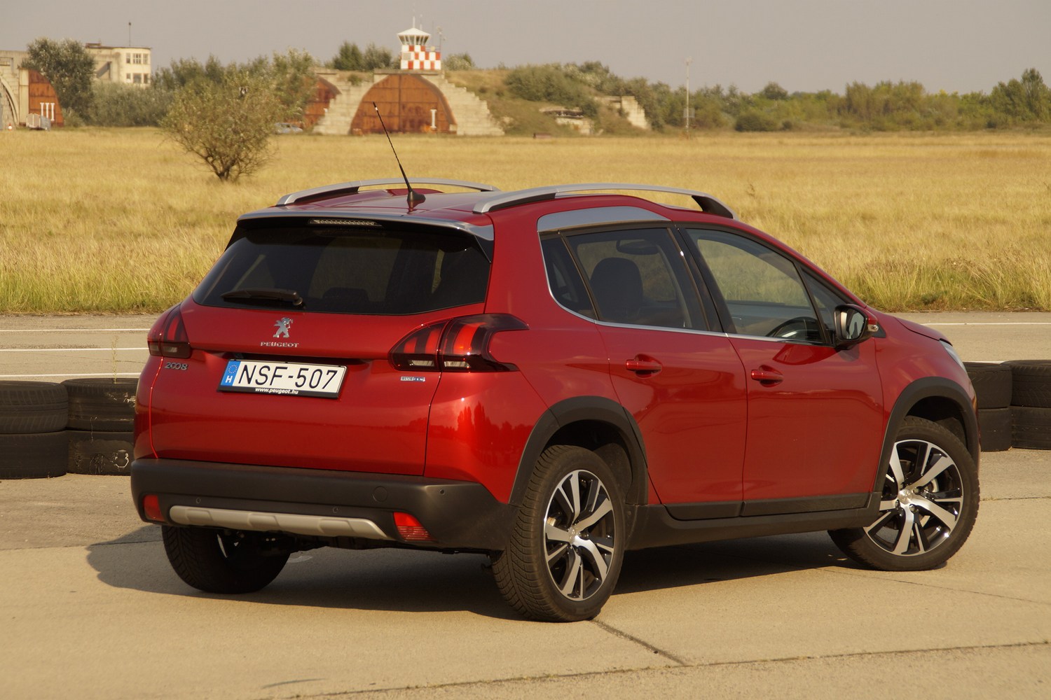 Nem frissebb, inkább komolyabb lett a Peugeot 2008 9