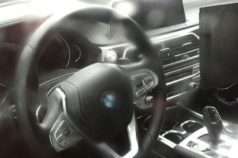 Fotón a vadonatúj BMW 5 műszerfala