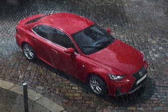 Nem látszik, de sokkal jobb lett a Lexus IS