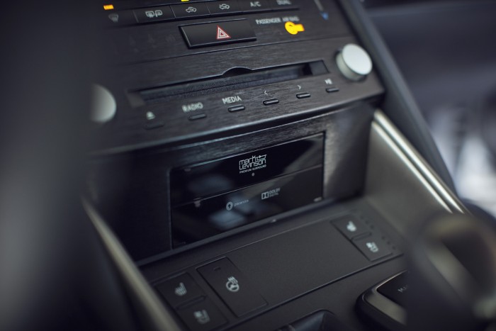 2017_Lexus_IS_det_03