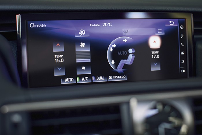 2017_Lexus_IS_det_04