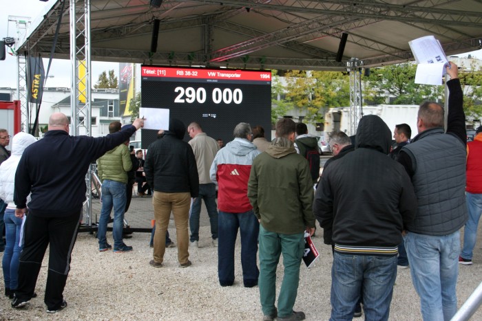 Fillérekért vitték a szellemjárta rendőrautókat 24 27