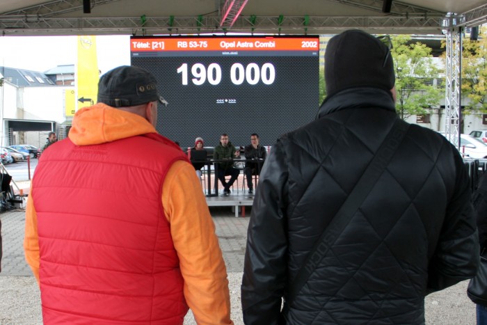 Fillérekért vitték a szellemjárta rendőrautókat 27 29