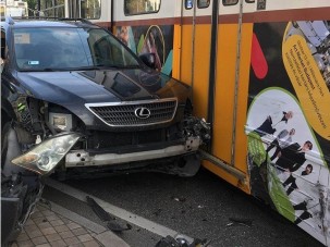 Villamos és autó ütközött Budapesten