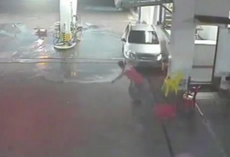 Benzinkutat tépett szét egy elbambult autós