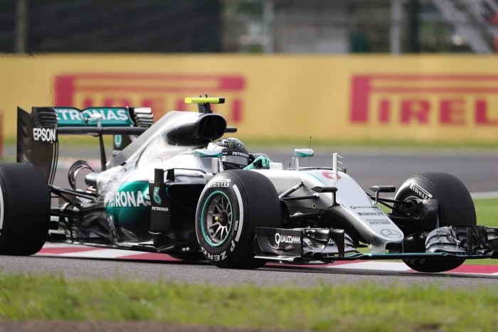 F1: Rosbergé a pole, 13 ezreddel verte Hamiltont
