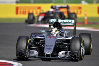 F1: Hamiltoné a pole, Rosberg nagyot mentett