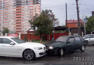 Mint két dühös kos ütközött a Lada és a BMW