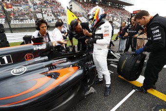 F1: A Mercedes tényleg számolhat Alonsóval?