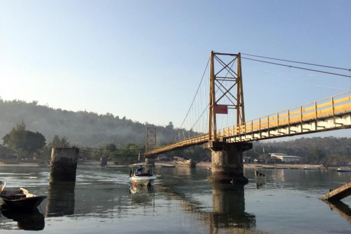 Fesztiválozók alatt omlott össze a híd