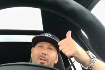 Jó fej, nem bunkó BMW-s üzen az országnak