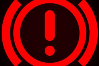 Szétmálló kormánykerék, lángra kapó napellenző