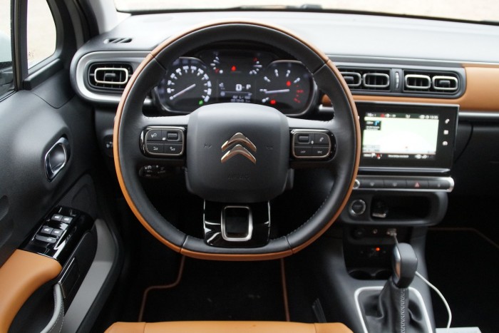 Az új C3-mal ismét magára talált a Citroën 4 Az erőteljes stílus nem befolyásolja az ergonómiát, a C4-est könnyű és élvezetes vezetni