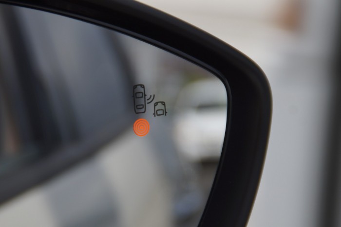 Az új C3-mal ismét magára talált a Citroën 10 Egy kis villanyrezsó jelzi, ha veszélyes előzni